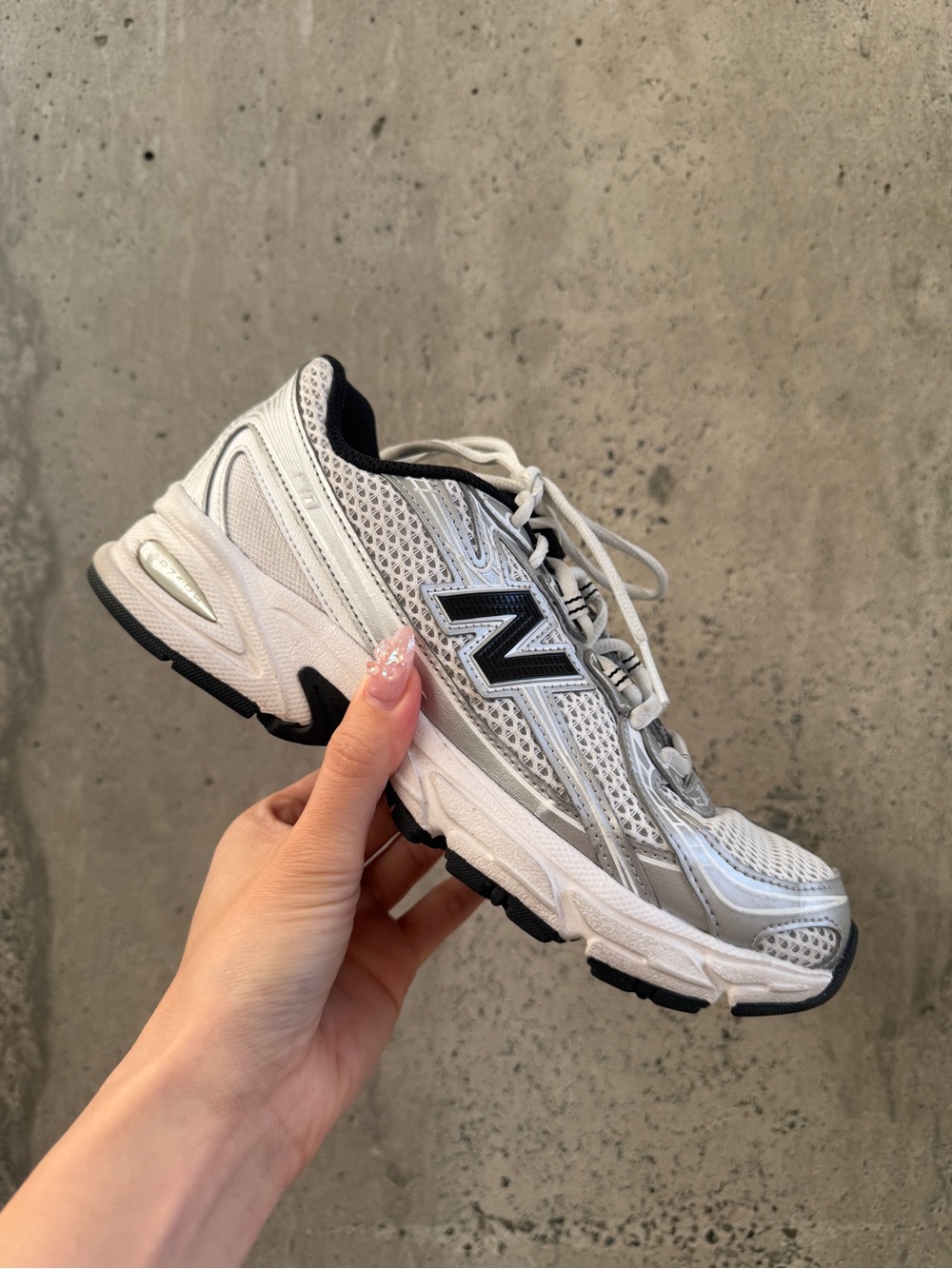 New Balance 740s